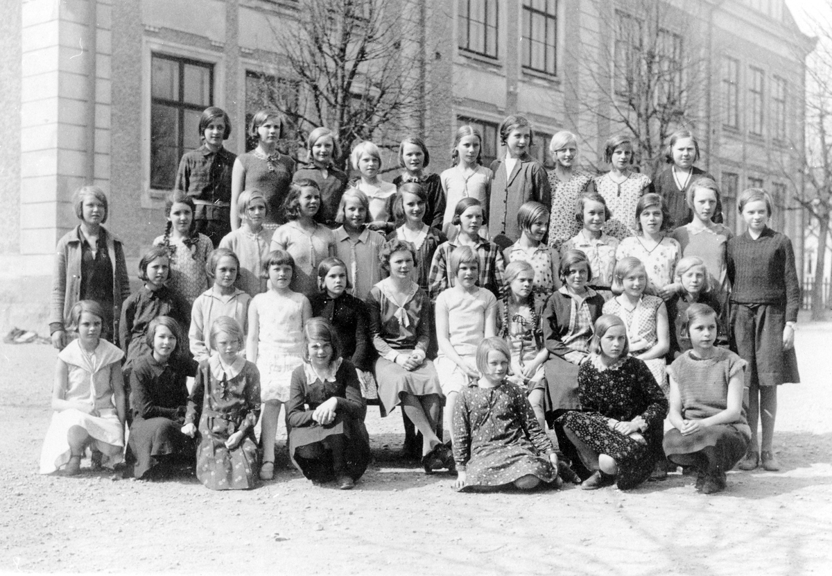 En klass med cirka fyrtio stycken flickor på Centralskolan.