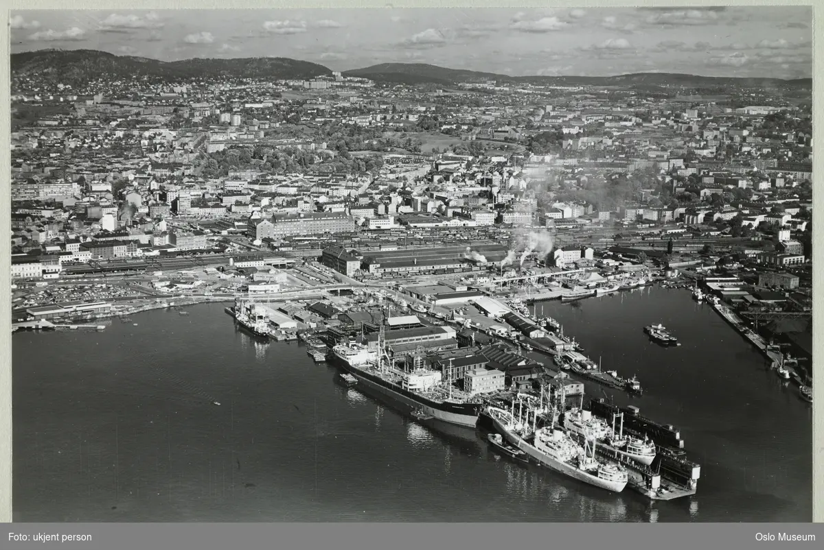 Nylands Verksted, skip, dokker, havn, Østbanestasjonens sporområder, bygårder, Oslo Tollsted