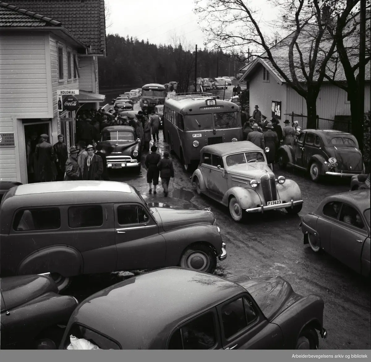 Grensehandel. Invasjon av margarinkjøpere fra Sverige. Landhandel ved Kornsjø. November 1953