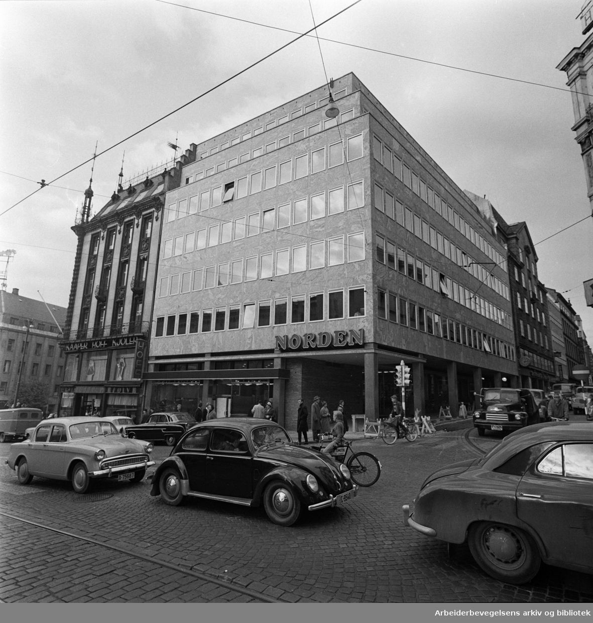 Karl Johans gate. Norden-huset i Akersgata 35. Oktober 1960