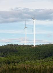 To av de tretten vindturbinene som i 2019-2021 reises på Kjø