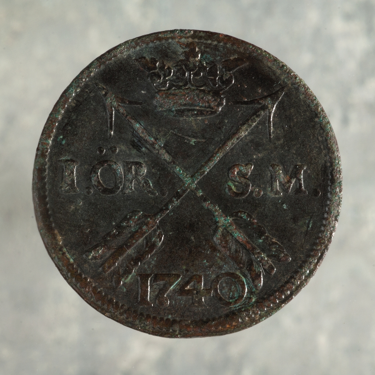 Mynt av kopparlegering. 1 öre SM. Fredrik I (1720-1751). Präglat 1740 i Avesta.