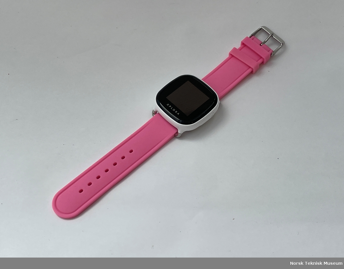 Armbåndsur / smartklokke  med hvit kasse og rosa gummireim