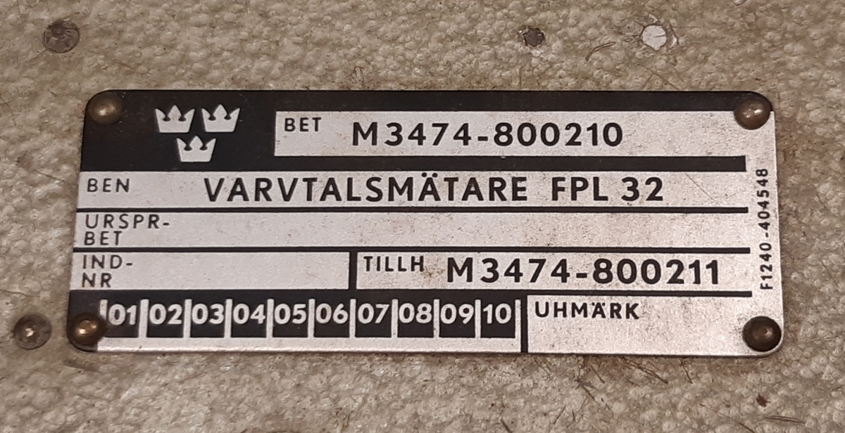 Varvtalsmätare Fpl 32, monterad i en metallbox märkt "12-1", "CTV" med röda bokstäver. Medföljer en kalibreringstabell på insidan av locket, datum-märkt: "27 MRS. 1968".
