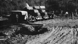 Lastebiler ved Båtbuktbekken, 22/8-1937.