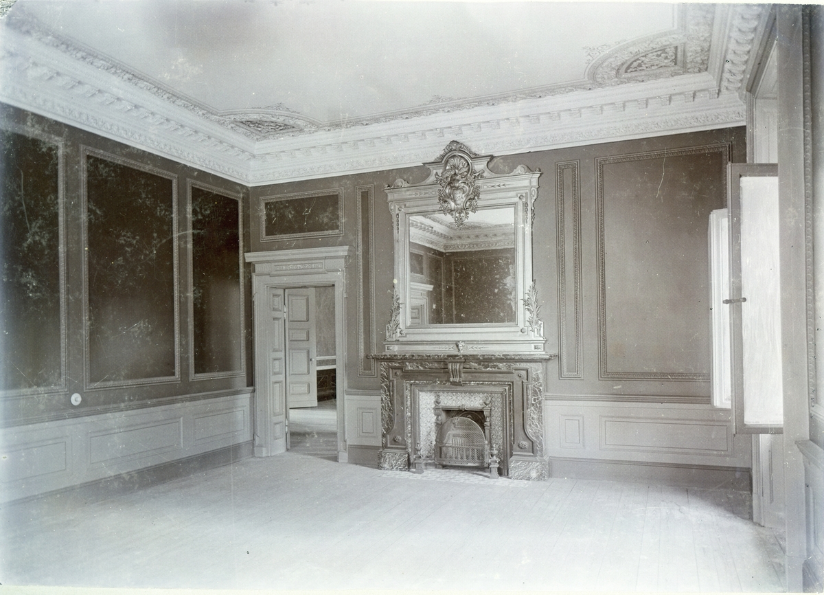 Villa Korndahl;  Soffrummet.1895. Senare Villa Papyrus. Fotograferingen utfördes
efter köpet av dödsboet efter Otto David Francke.