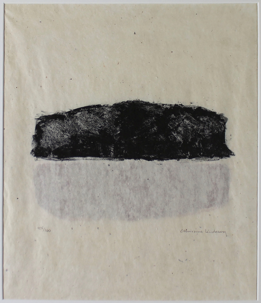 Bilden är tryckt på två papper, det bakre med svart upptill och rött som spegling, på övre halvt genomskinliga pappret tryckt med svart upptill.