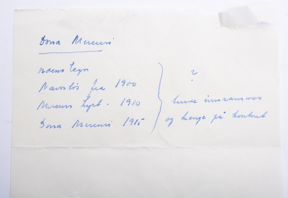 Håndlaget konvolutt med ordenstegn. Påført "ordenstegn 1900 og 1910"
