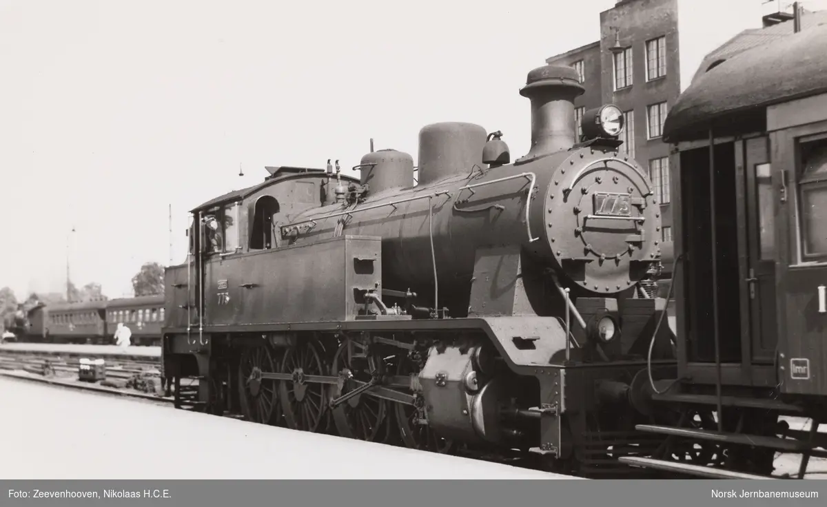 Finske statsbaner (VR, Valtionrautatiet) damplokomotiv litra Pr1 nr. 775 bygget av Lokomo i Tammersfors 1926. Bildet er tatt i Helsingfors