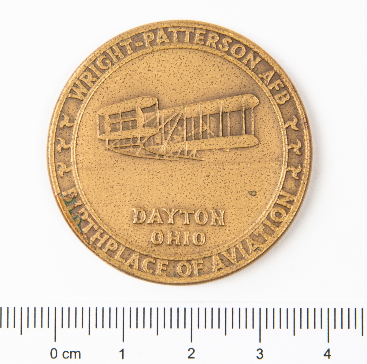 Minnesmedalj, text på framsida: "United states airforce museum, dedicated 1971". Text på frånsidan: "Wright Patterson AFB Birthplace of aviation, Dayton Ohio".