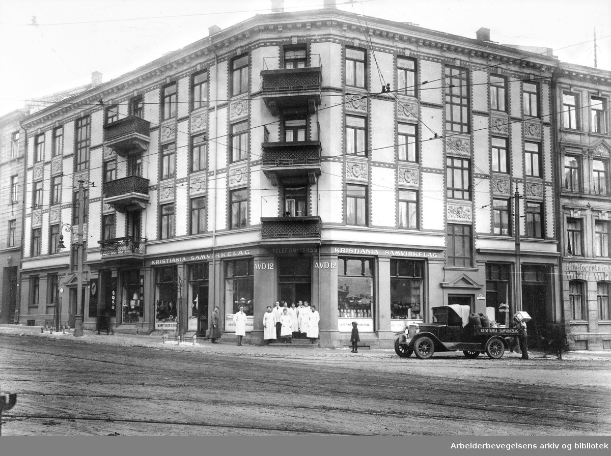 Kristiania Samvirkelag avdeling 12. Torshaug Kooperative Selskabs butikk i Vogts gate 45. 1923...