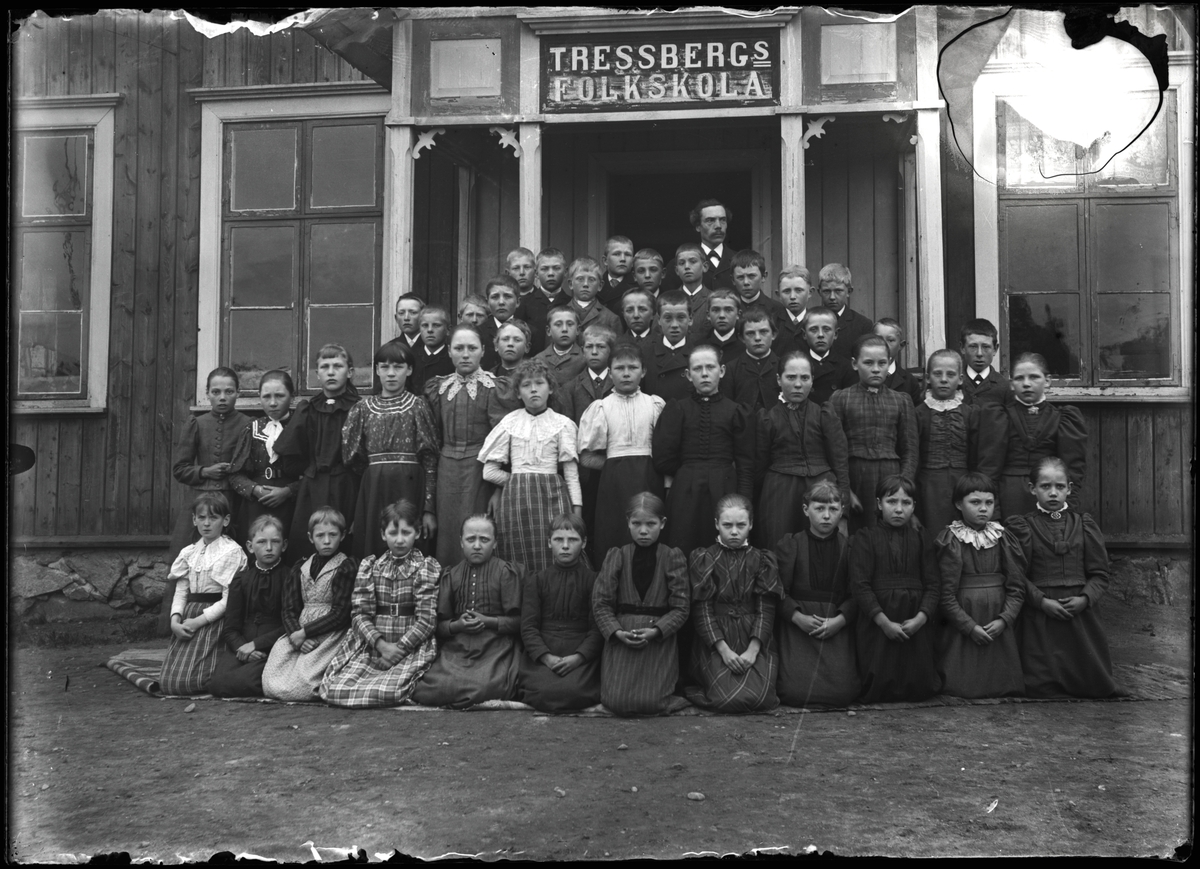 Trässbergs gamla folkskola