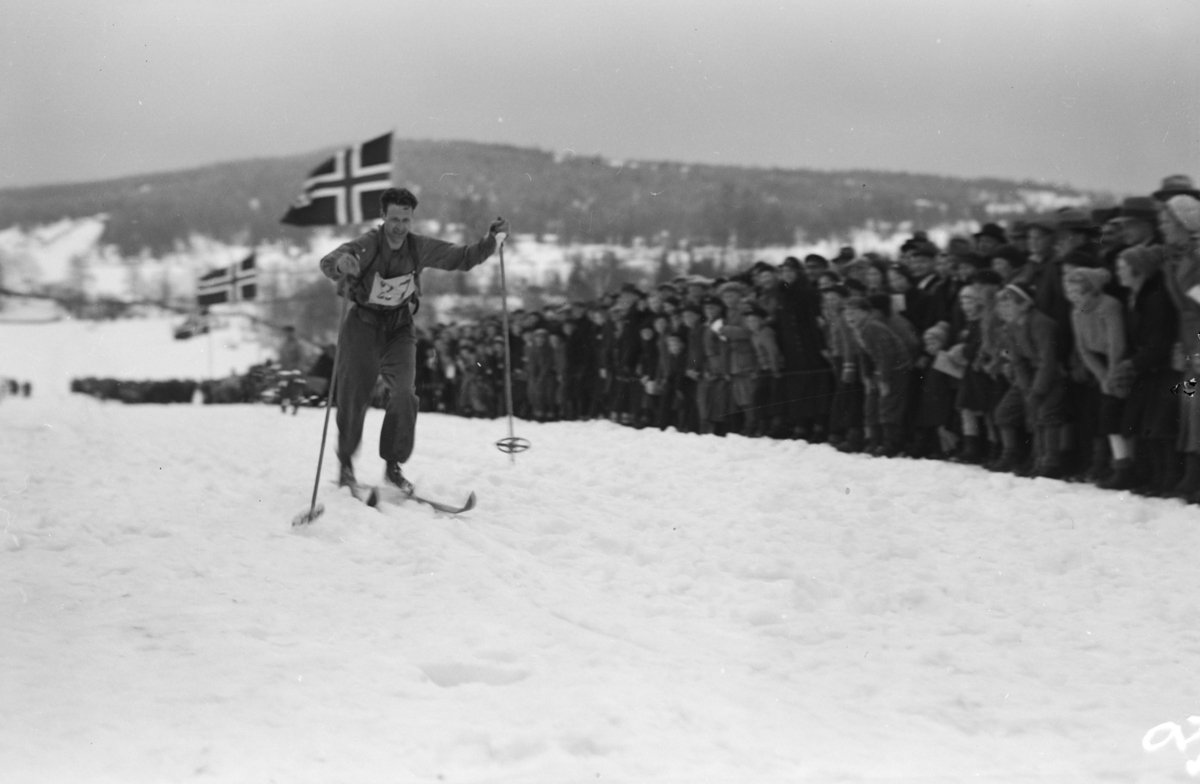 Birkebeinerrennet, start nummer 27 på veg mot mål på Lysgårdsjordet i Lillehammer.