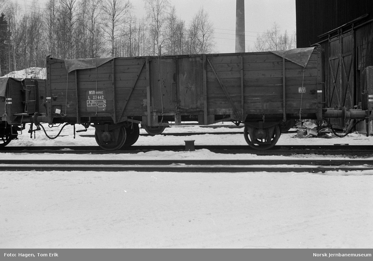 Godsvogn litra L nr. 37442 på sidesporet til Toten Cellulose ved Nygard