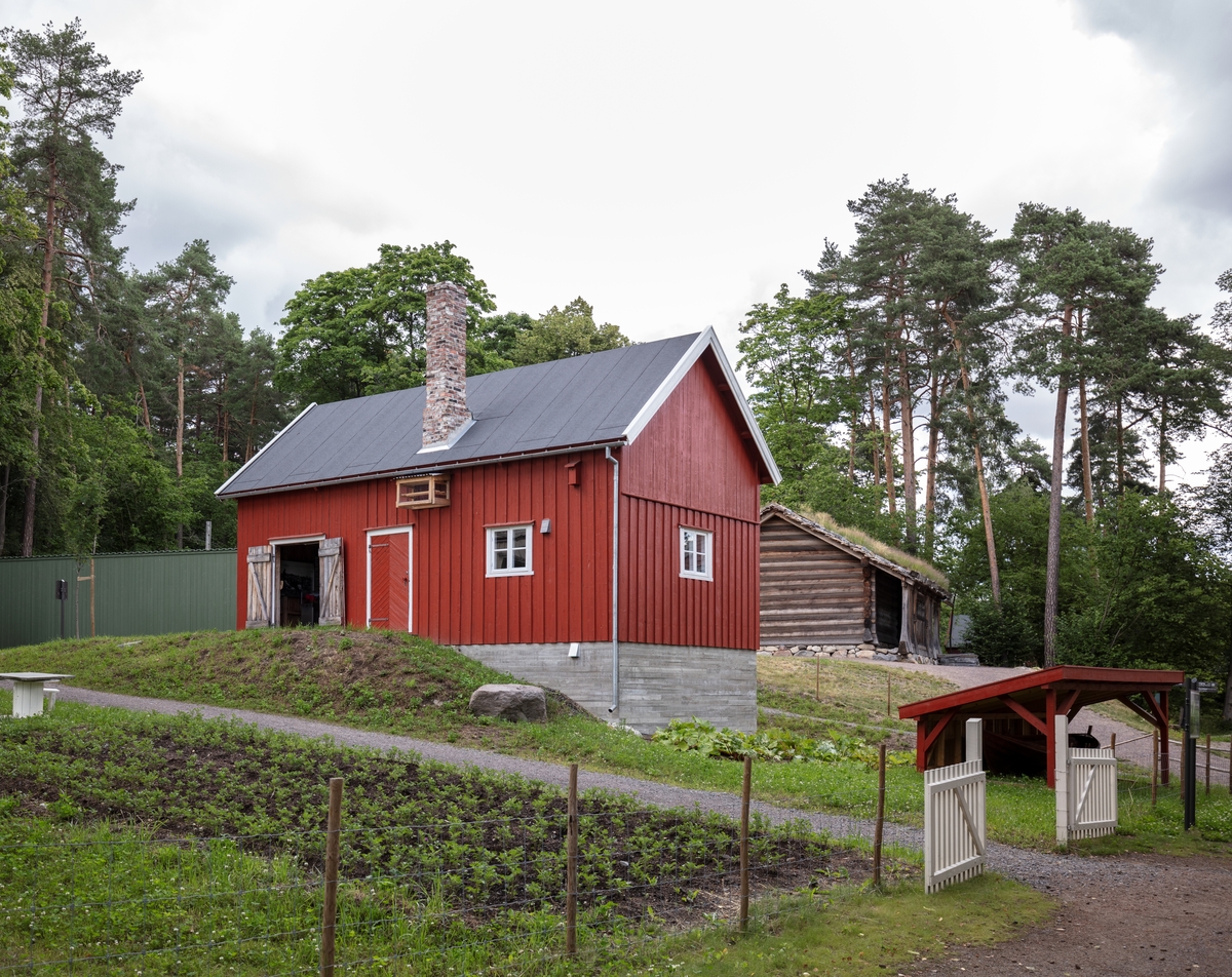 Fjøs fra Indre Billefjord i Porsanger som er gjenoppført på Norsk Folkemuseum.