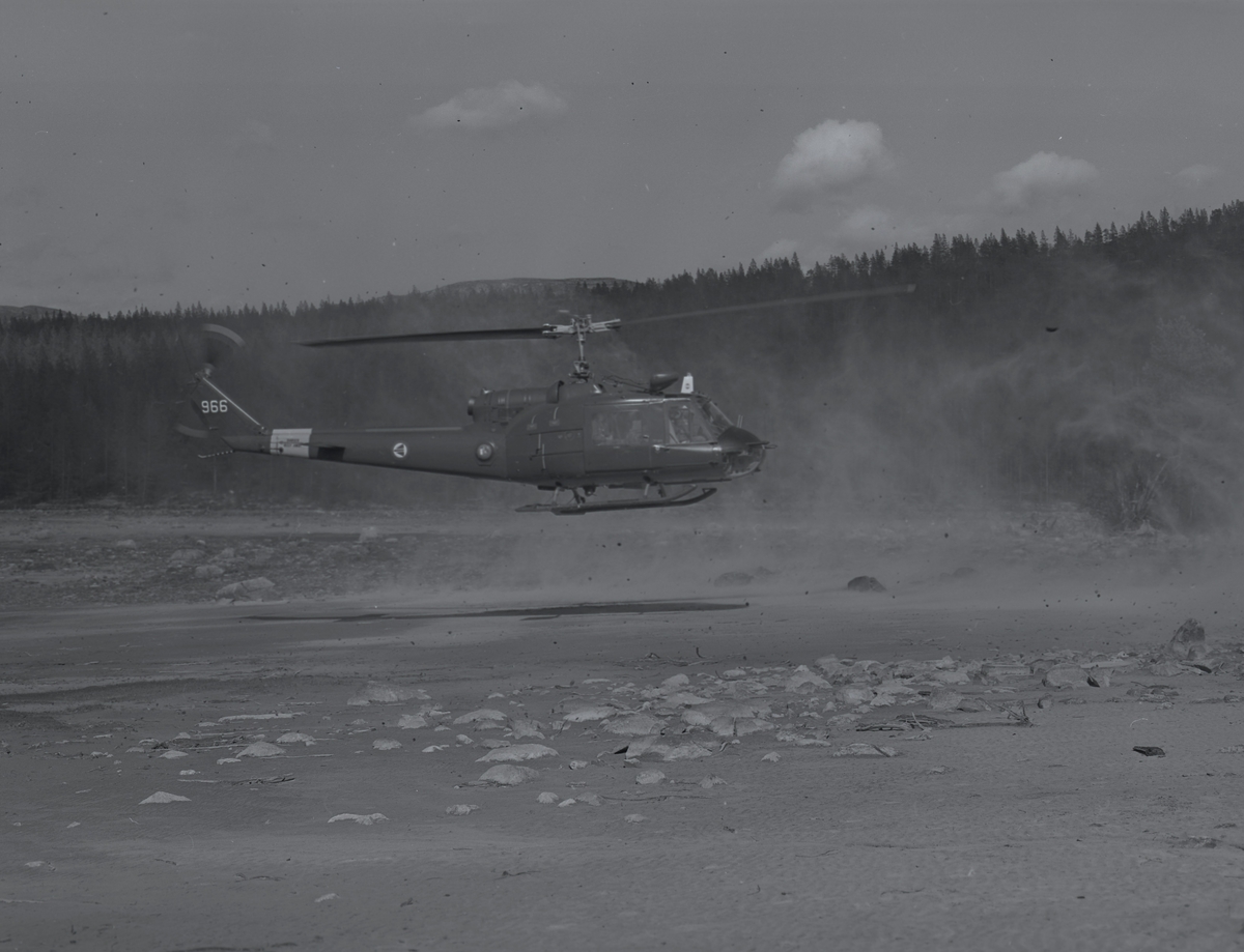 Bell UH-1B 966.