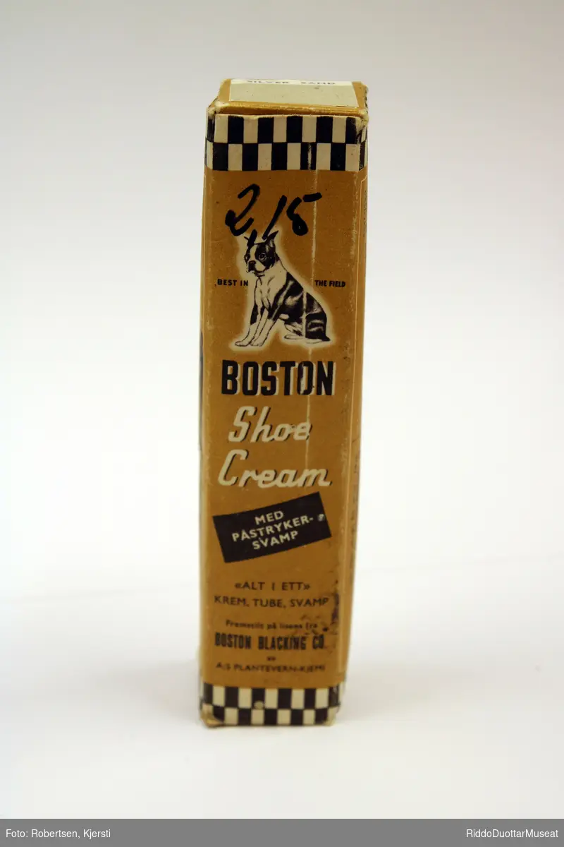 Skokrem av merket Boston Shoe Cream i fargen Silver Sand. Eske og tube inni, tuben er halvveis oppbrukt.