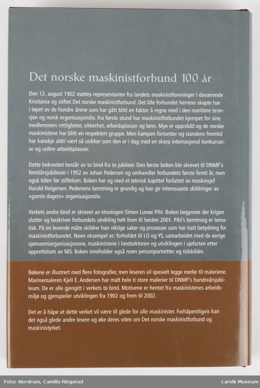 Bok med omslag om Det norske maskinistforbund fra 1952 - 2002 v/forfatter Simen unøe Phil.