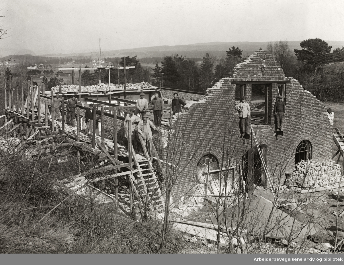 Byggingen av Folkets Hus på Abildsø, 1923.
