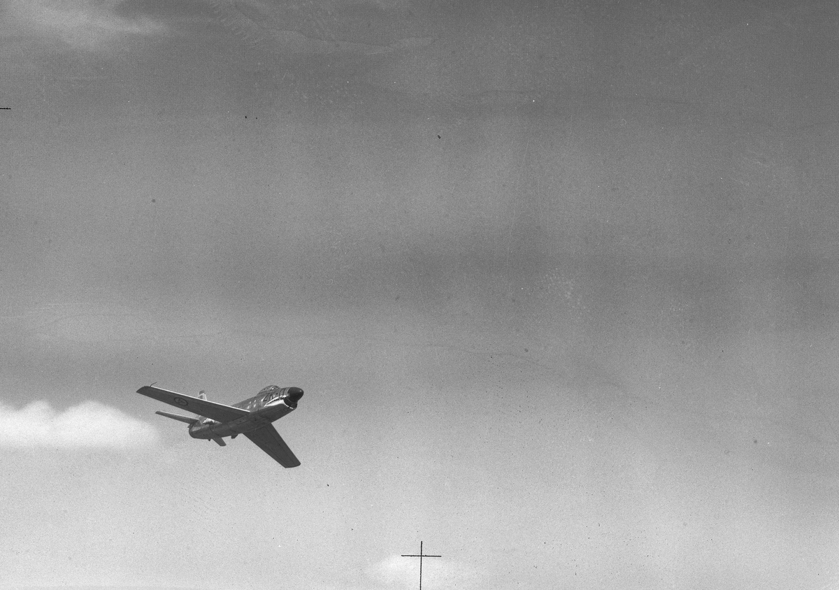 North American F-86K Sabre, i luften over Kjeller.