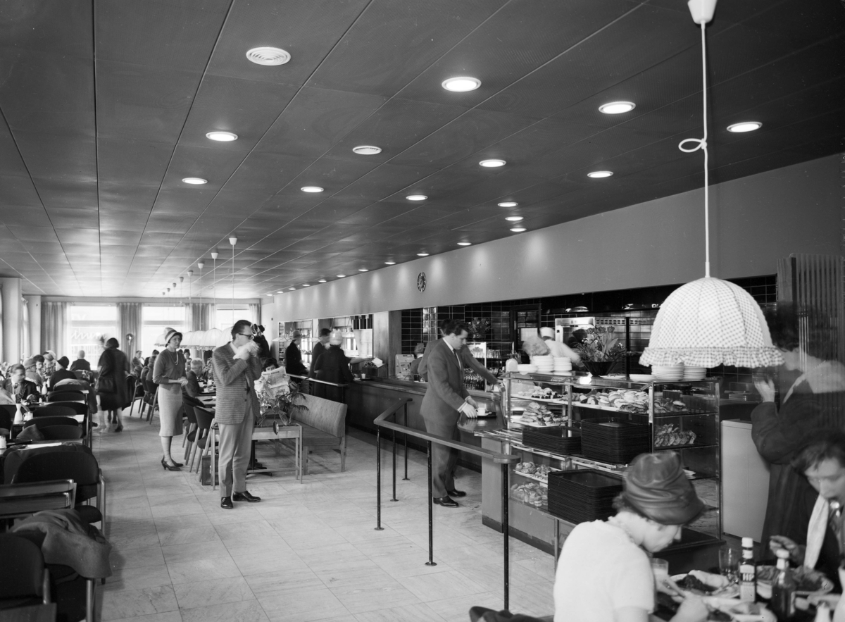 Restaurangen på Domus Varuhus år 1961.