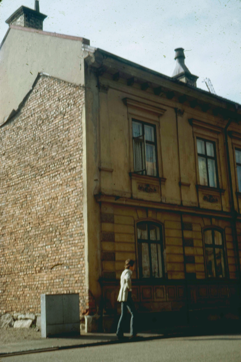 Hus utmed Gröna Gatan, kvarteret Kämpen i Jönköping. 1970-talet.