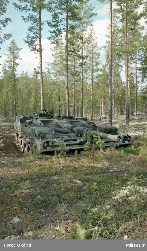 Stridsvagn 103 (Strv 103) i eldställning.