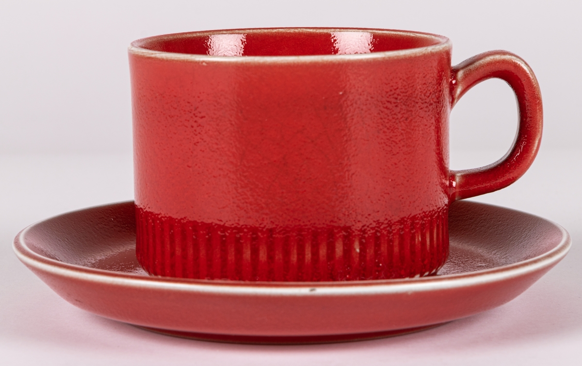Rödglaserat kaffegods, provglasyr från 1950-60-talet, modell EH.