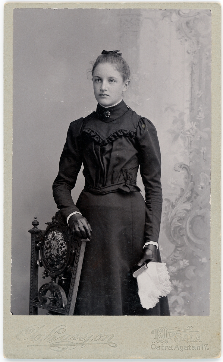 Kabinettsfotografi - flicka, Uppsala 1899