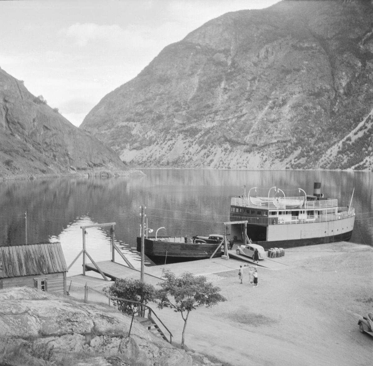 Färjan i Sogn. Norge 1946.