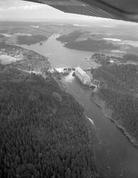 Flyfotografi tatt over Mørkfoss/Solbergfoss kraftstasjon i A