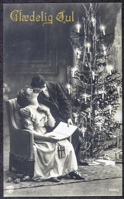 Ektepar foran juletre anno 1910