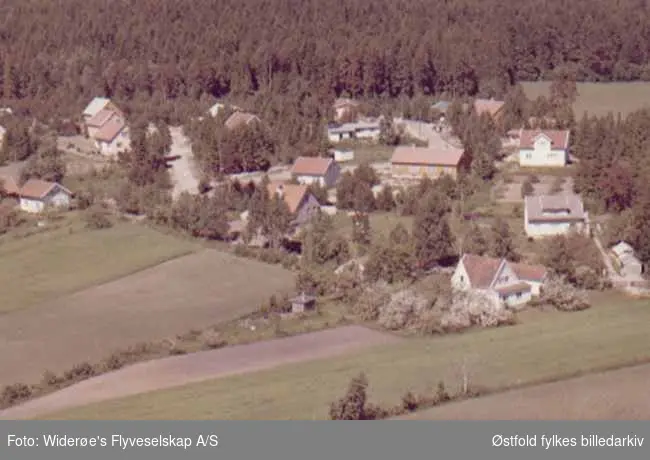 Flyfoto av boligområde Bjørnstad i Tune.
