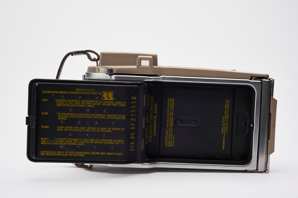 J-33 er et instant kamera, produsert av Polaroid fra 1961 til 1963. Filmtypen er 30-seriens dobbel rullfilm for 6x8 cm bilder. Kameraet har adapter til 38 fargefilm, og sokkel til Polaroids Color Adapter Kit # 330. Kameraets bruksanvisning er også med.