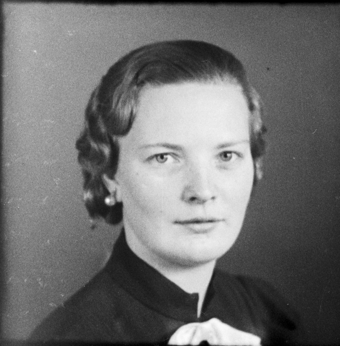 "Fröken" Gustavsson från Östhammar, Uppland 1936