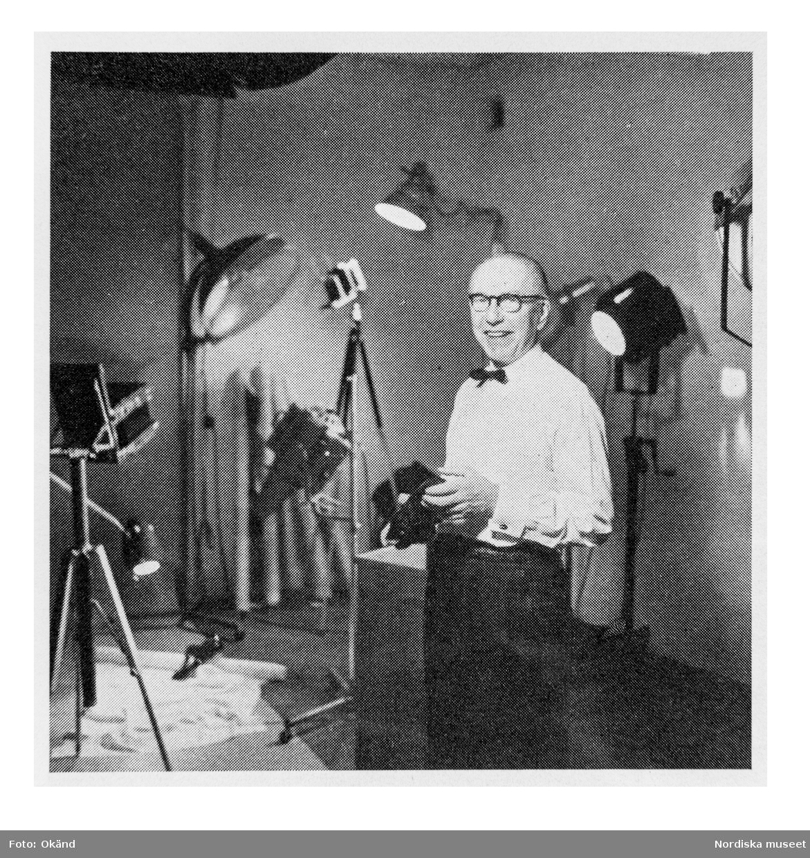 Erik Holmén (1893-1963) var fotograf för Nordiska Kompaniet (NK), med uppdrag från 1917-1961. År 1951 utsågs han till hovfotograf och hade också andra uppdrag vid sidan av de för NK.