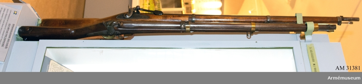 Grupp E II e.

Slaglåsgevär m/1855 tillverkat för svensk räkning i Belgien.