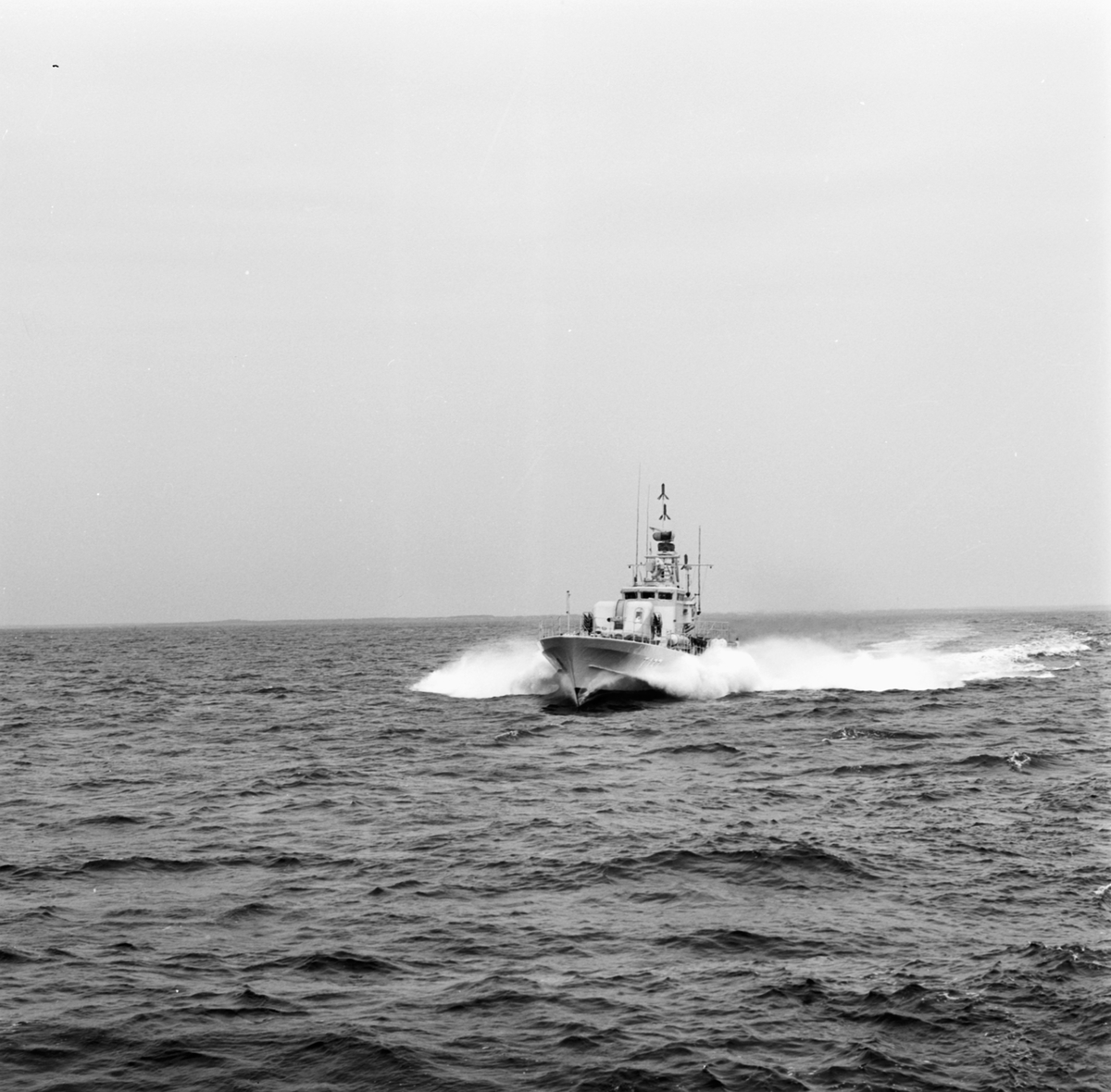 Bilden visar torpedbåten Umeå T 137 till sjöss.
