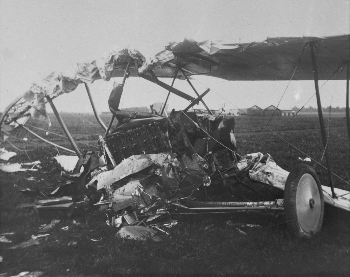 Flygplan Thulin FA nr 866 har havererat vid Bonarpshed, Ljungbyhed, den 8 september 1919.