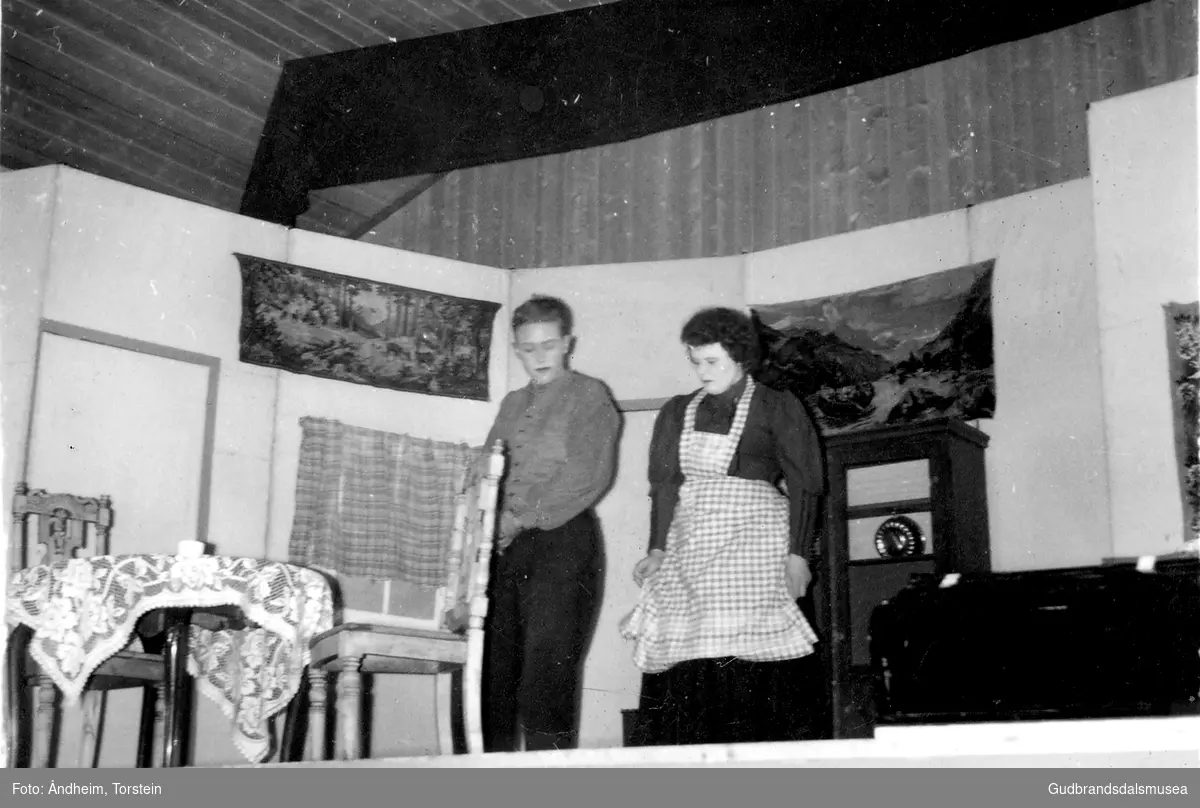 Sevald Rudsar (f. 1938) og Margit Grimstad Lien (f. 1939) i U.L. Fram si framsyning av "God-Vakker Maren" i Marlo Grendehus