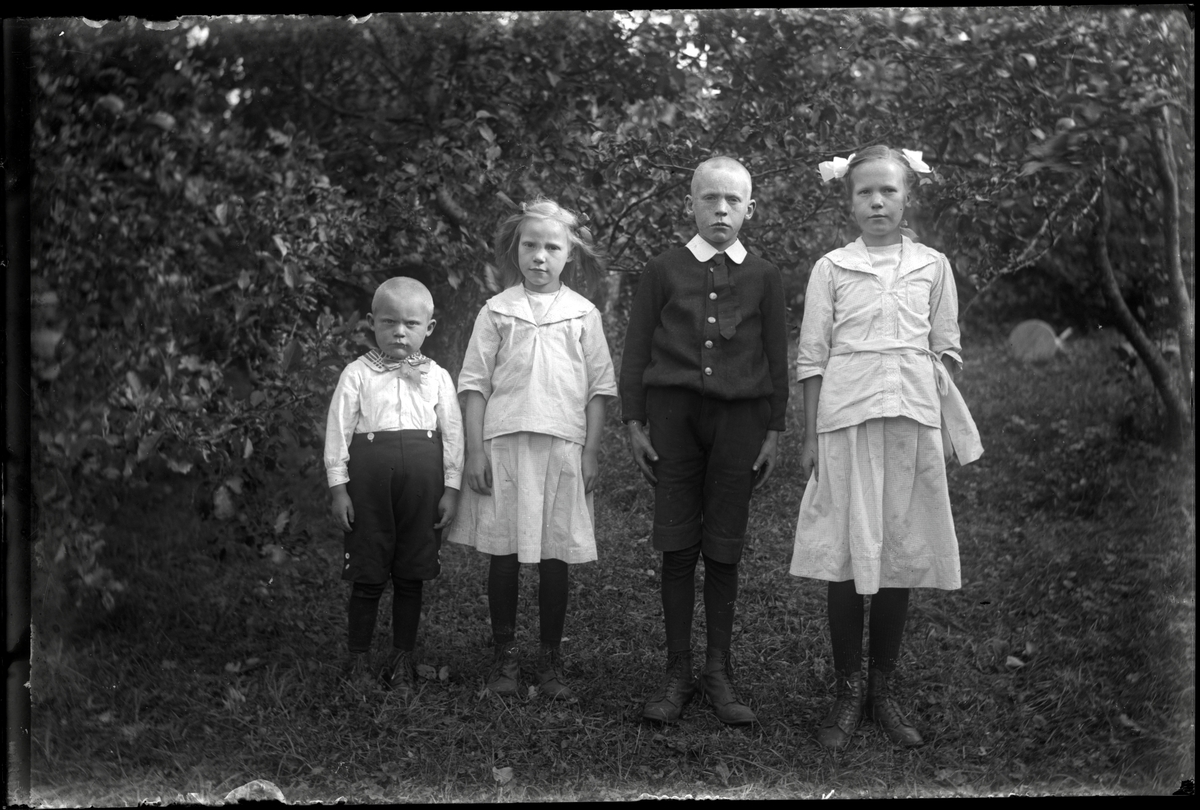 Åke, Ingrid, Bertil och Gertrud Andersson - Västergötlands museum ...