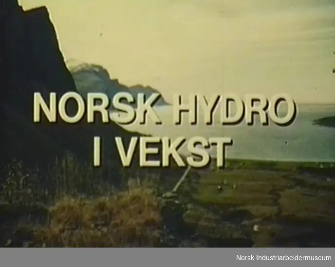 Visning av Norges måter å fremstille energi på, vannkraft og oljeplattform. 
Norsk Hydros produksjonslinjer av forskjellige produkter og krafttyper.