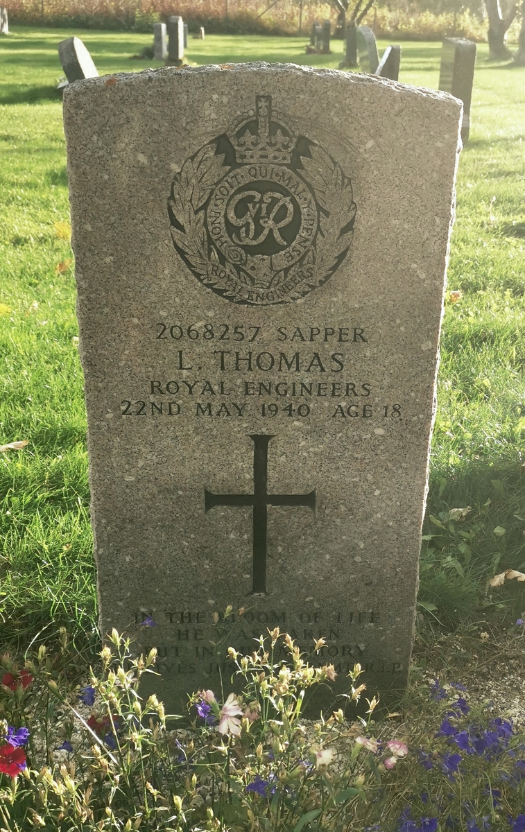 Lewis Thomas (d. 1940), britisk krigsgrav på Bodø kirkegård.
