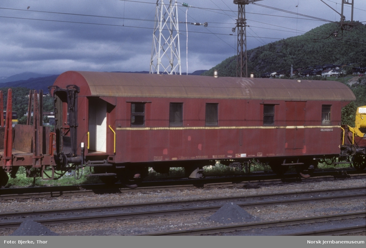NSBs personvogn BFV1 19916 på Narvik stasjon