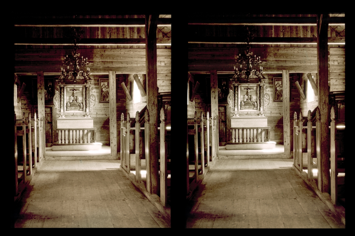 Lysekloster kapell. Midtgang, altertavle og lysekrone. Tilhører Arkitekt Hans Grendahls samling av stereobilder.