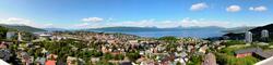Sammensatt bilde, panorama, av Narvik. Foto fra taket på Top