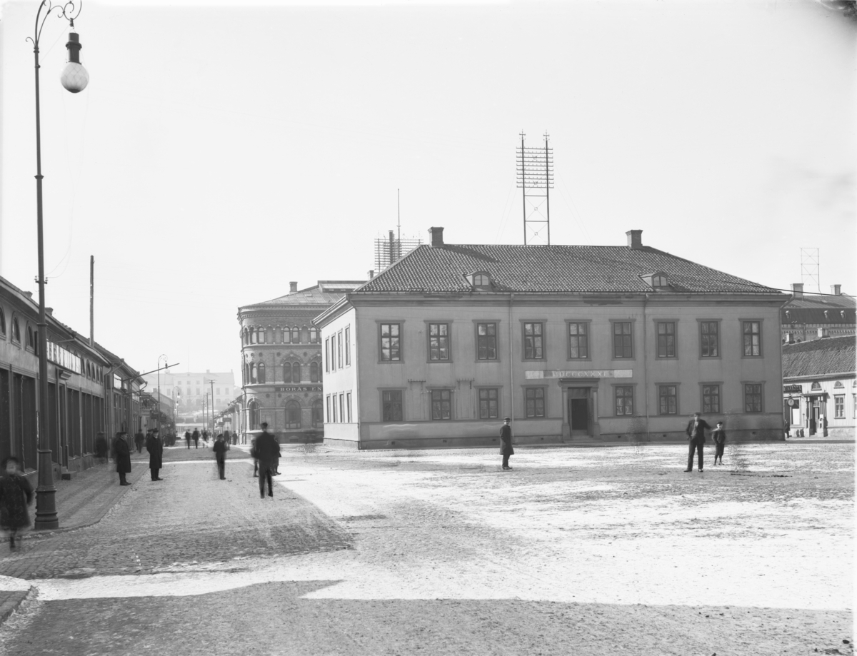 Gamla Rådhuset vid Stora Torget. Till vänster i bild syns Stora Brogatan med Tekniska skolan i fonden.