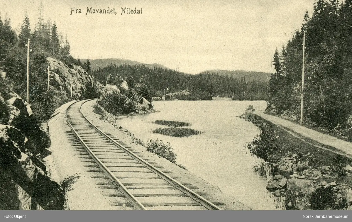 Ved Movatn stasjon på Gjøvikbanen