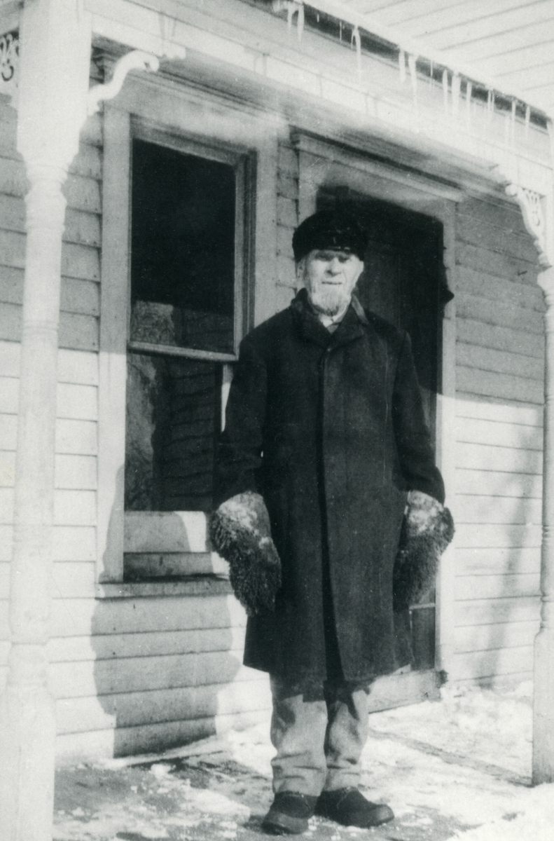 Bilde av Levi E. Folkestad, tatt i desember 1919, då han var 96 år gamal.