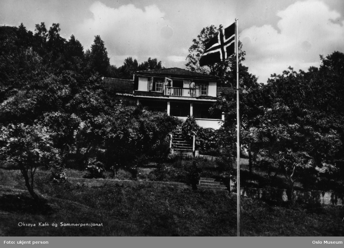 Oksøya Kafé og Sommerpensjonat, hage, flaggstang, flagg